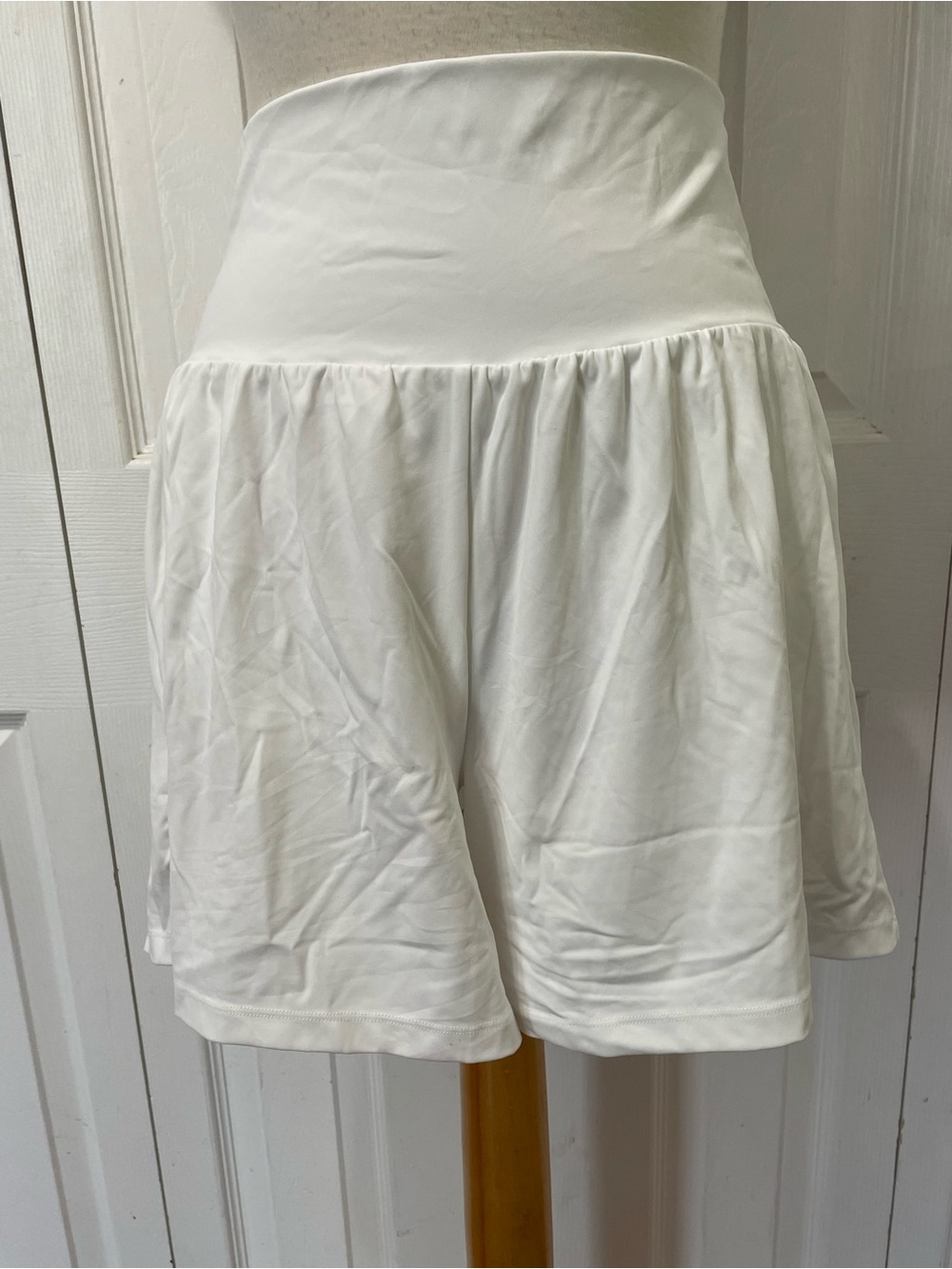 NWT HALARA Softly White High-Waist Shorts